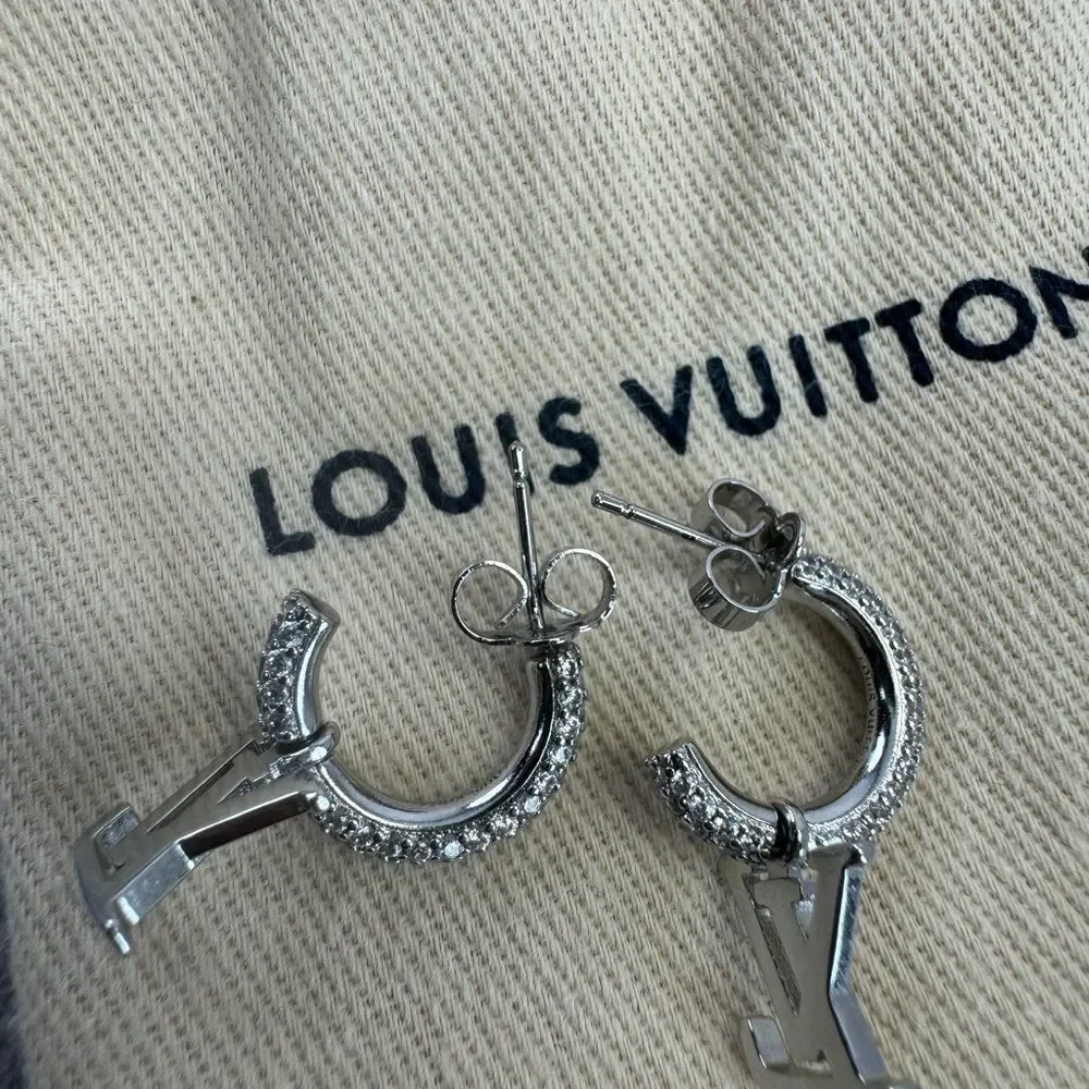 Louis Vuitton LV Initials Iconic Drop Earrings Palladium - Picture 9 of 10